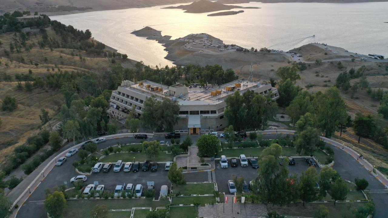 Ashur Hotel Dukhan Екстериор снимка