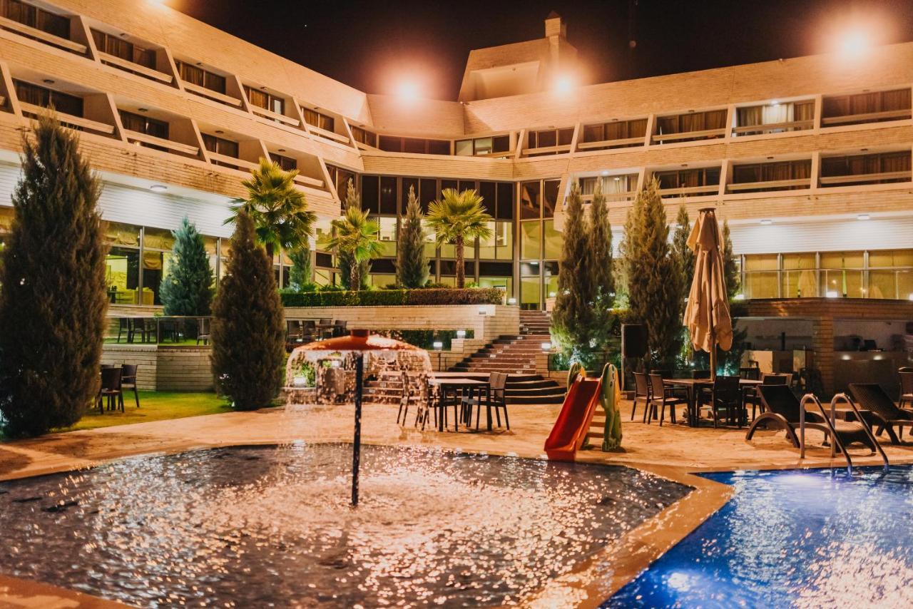 Ashur Hotel Dukhan Екстериор снимка