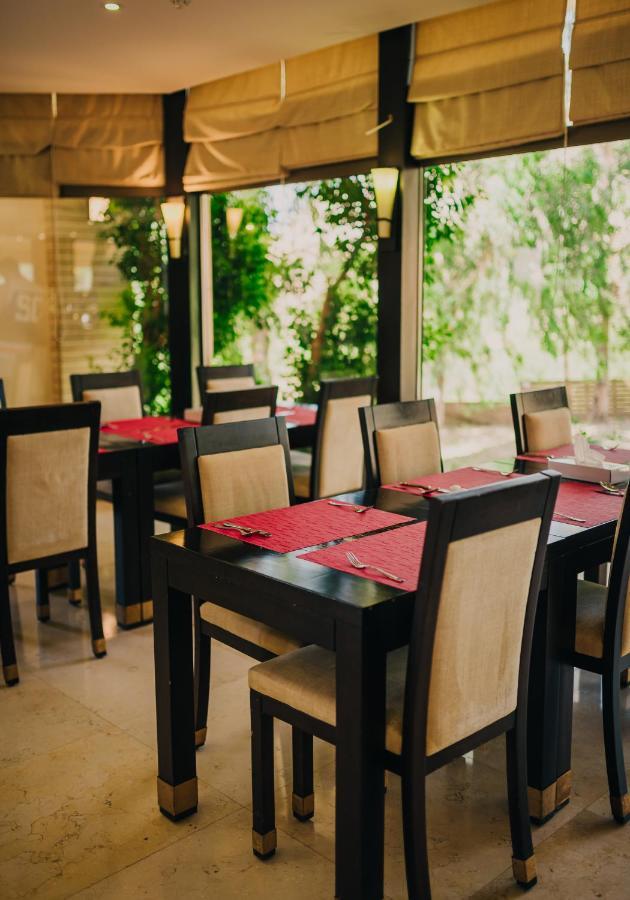 Ashur Hotel Dukhan Екстериор снимка