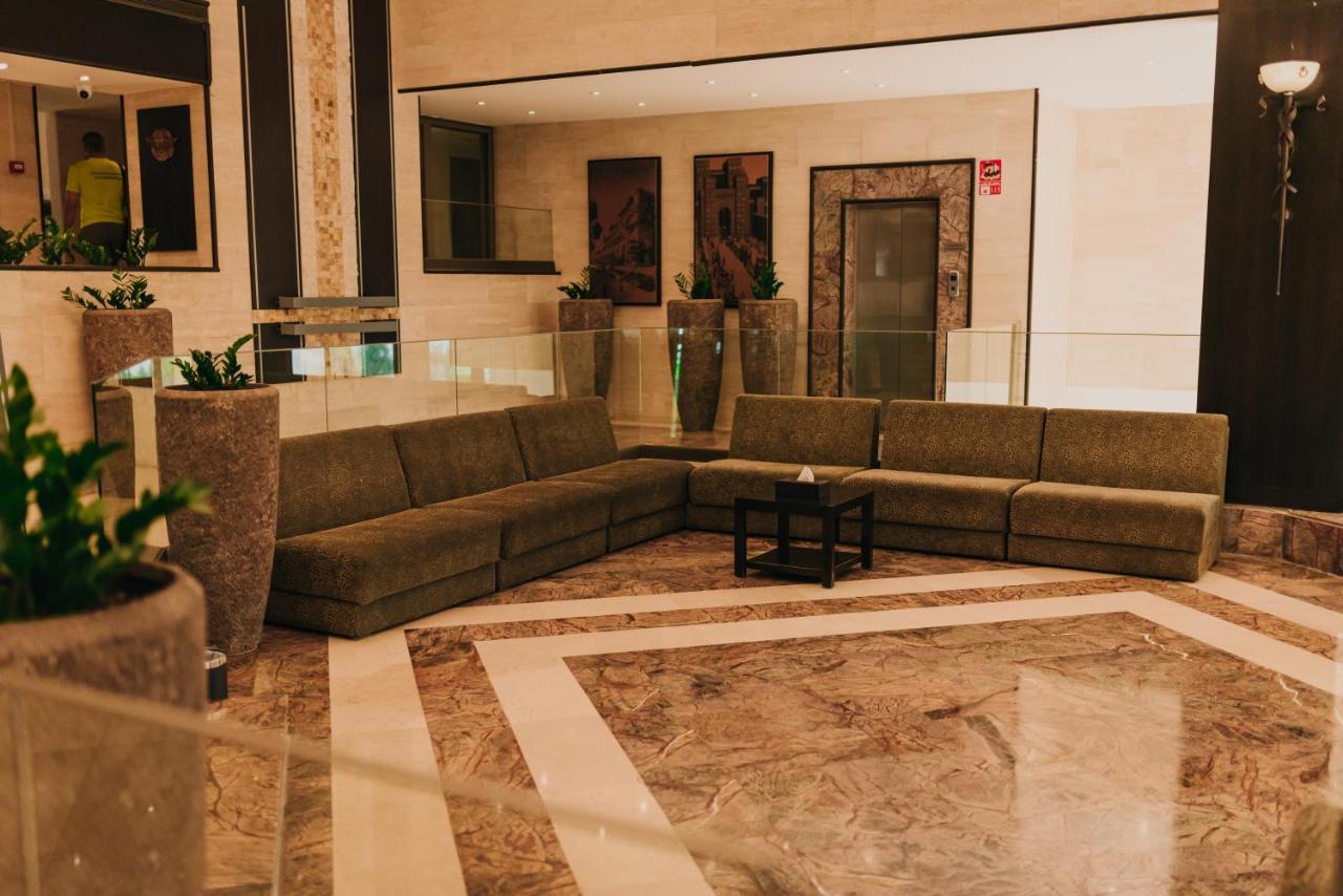 Ashur Hotel Dukhan Екстериор снимка