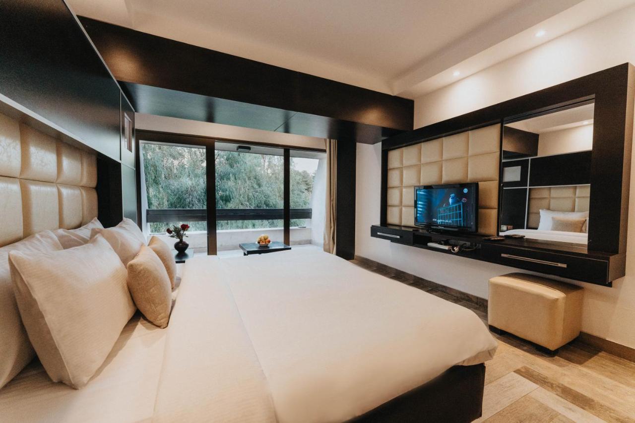 Ashur Hotel Dukhan Екстериор снимка