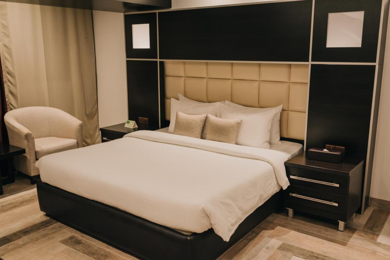 Ashur Hotel Dukhan Екстериор снимка